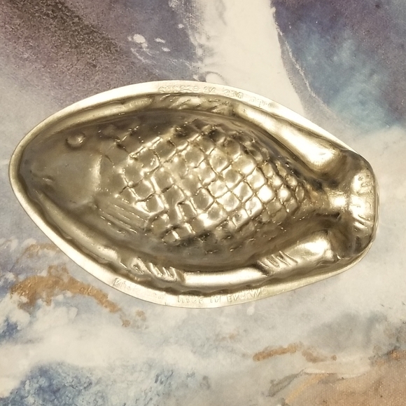 Set of 4 Vintage Nutbrown fish molds - Picture 2 of 4